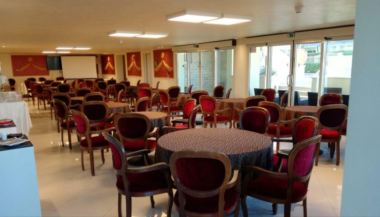 Hotel Lady Mary 밀라노마리티마 외부 사진